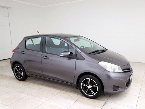 Toyota Yaris Linea Sol - Photo