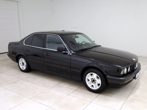 BMW 520 Executive ATM - Photo