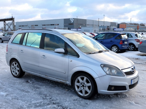 Opel Zafira - Photo