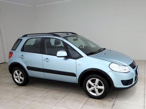 Suzuki SX4 Cross 4x4 - Photo