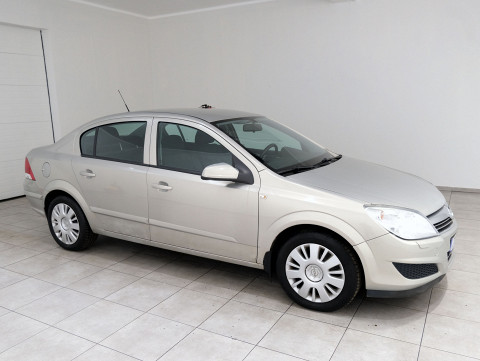 Opel Astra Facelift - Photo