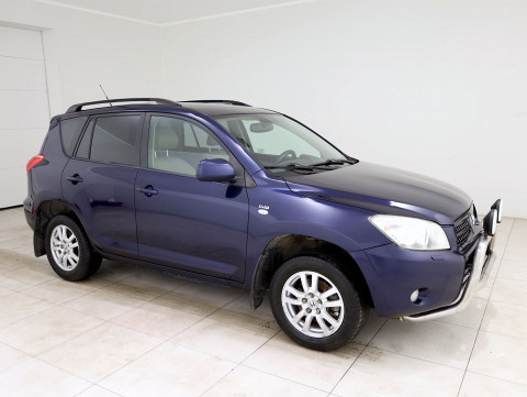 Toyota RAV4 Luxury - Photo