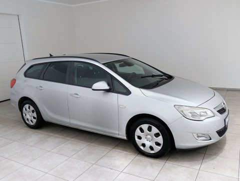 Opel Astra Sports Tourer - Photo