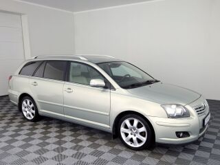 Toyota Avensis Luxury ATM 2.4 120kW